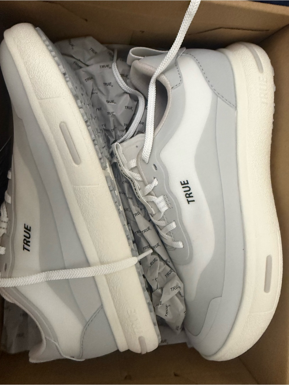 True Men's White and Light Gray Low-Top golf Sneakers anti gravity